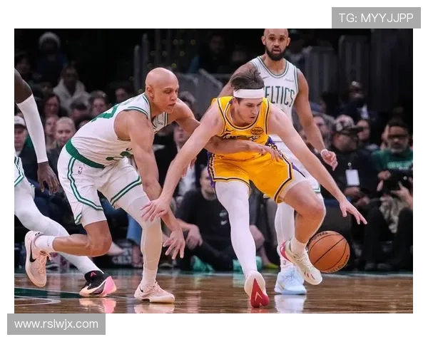 里夫斯分享与东詹并肩作战的感受与三位无私创造者的默契配合